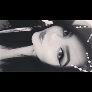 Meet your Posher, Esther